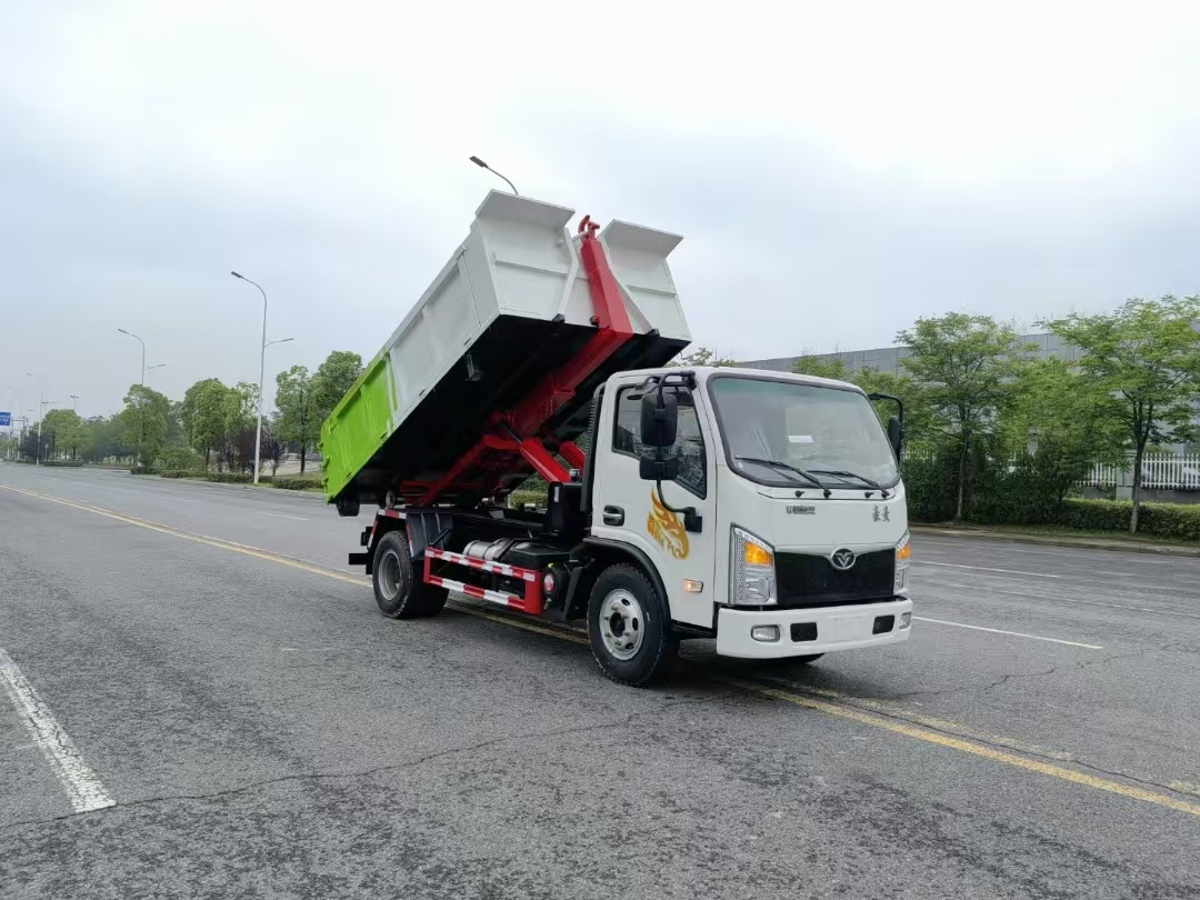 重汽豪曼6-8方(建筑垃圾)勾臂车