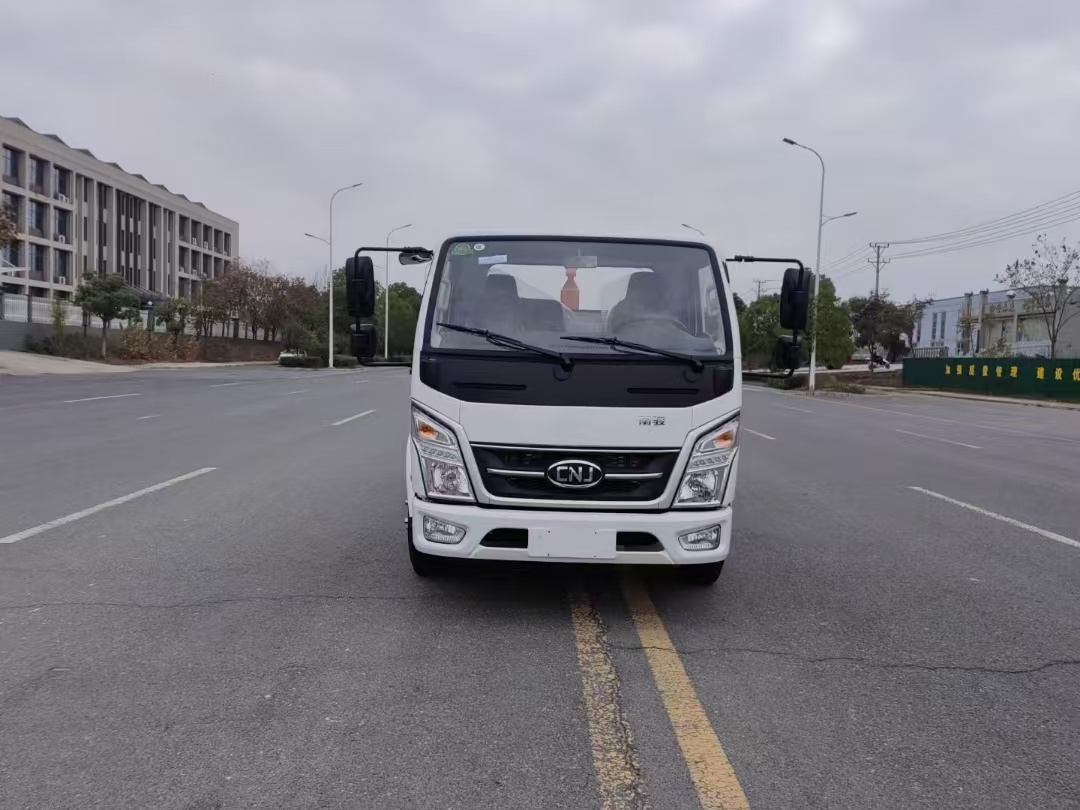 南骏6-8方(建筑垃圾)勾臂车