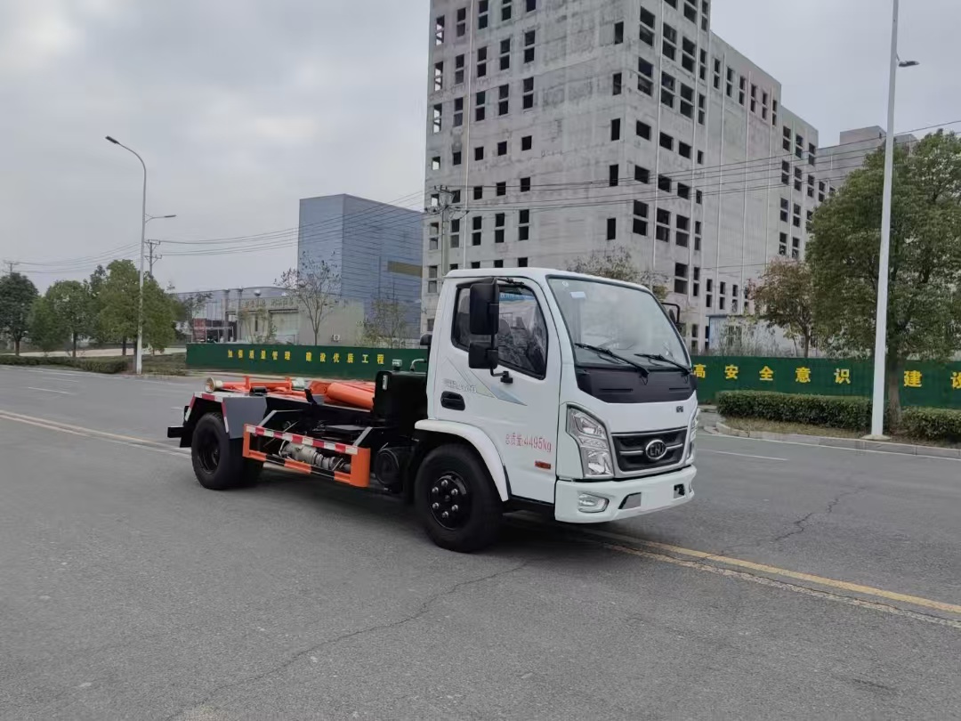 南骏6-8方(建筑垃圾)勾臂车