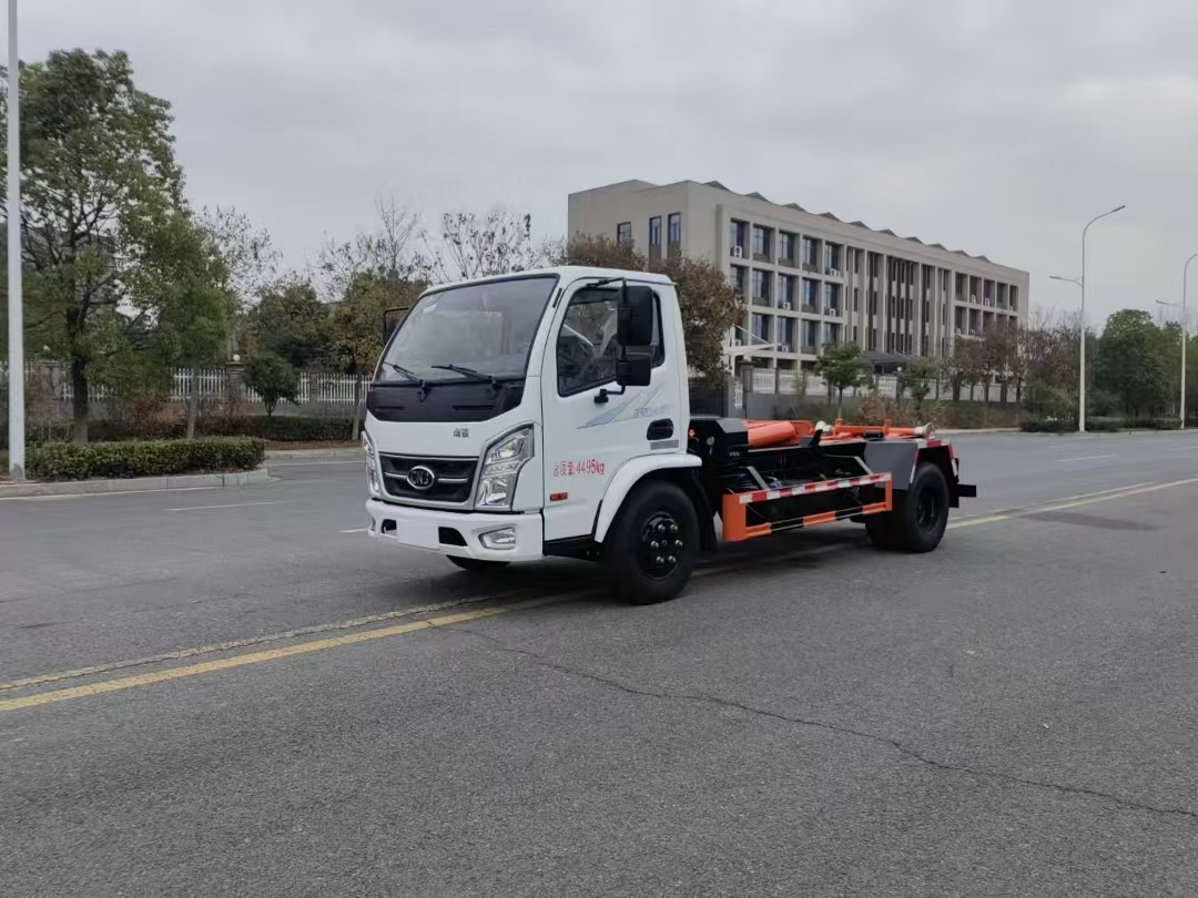 南骏6-8方(建筑垃圾)勾臂车