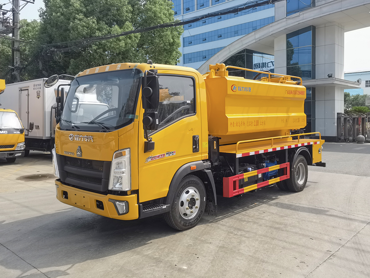 重汽豪沃6方清洗吸污车