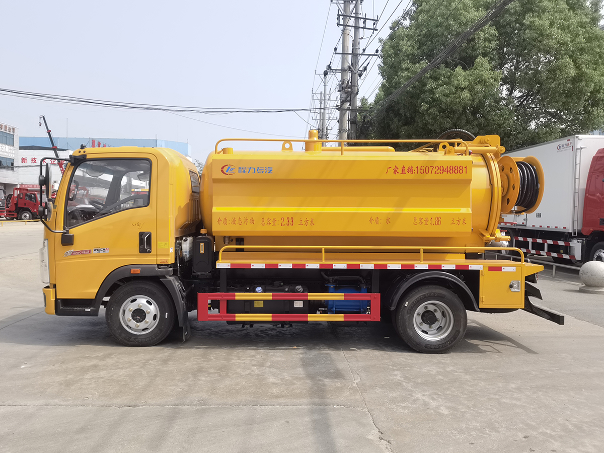 重汽豪沃6方清洗吸污车