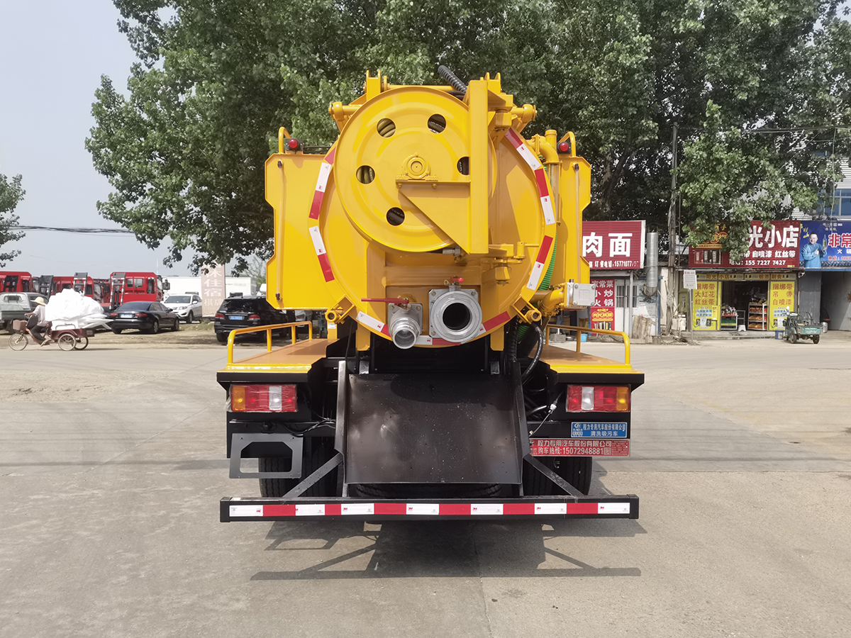 重汽豪沃6方清洗吸污车