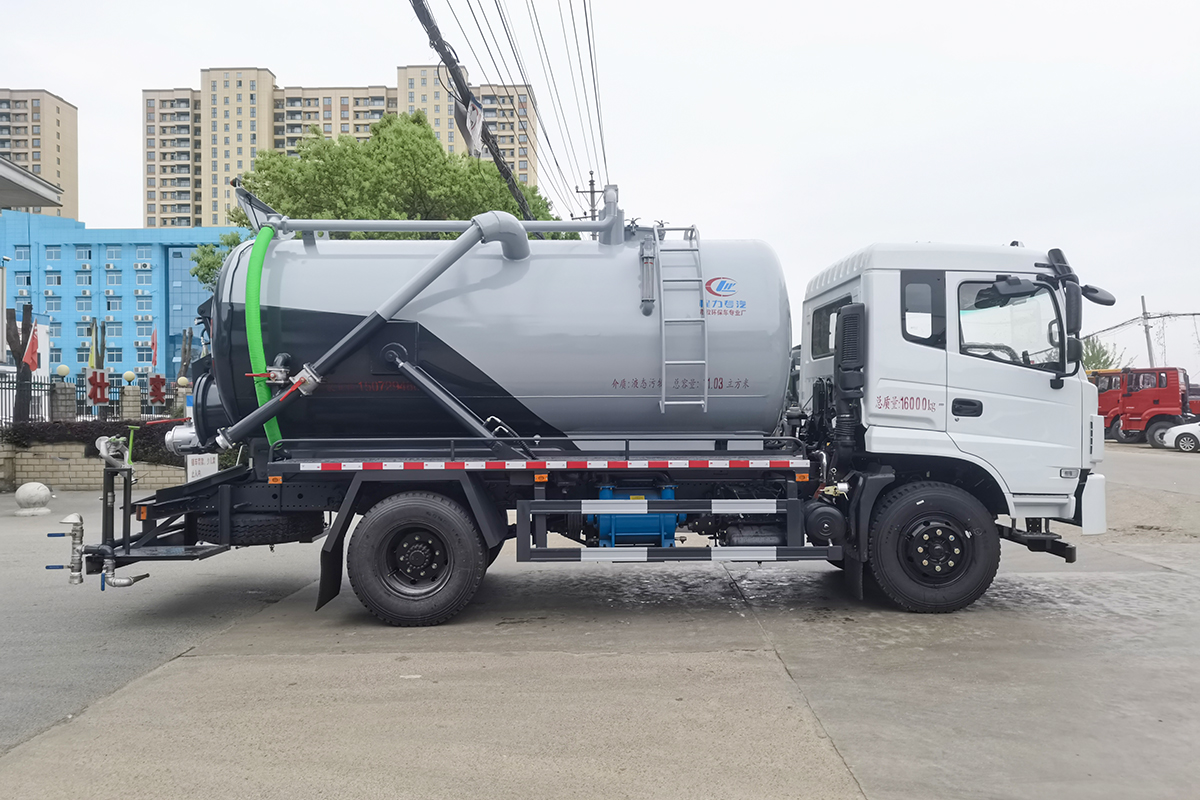 东风12方吸污车