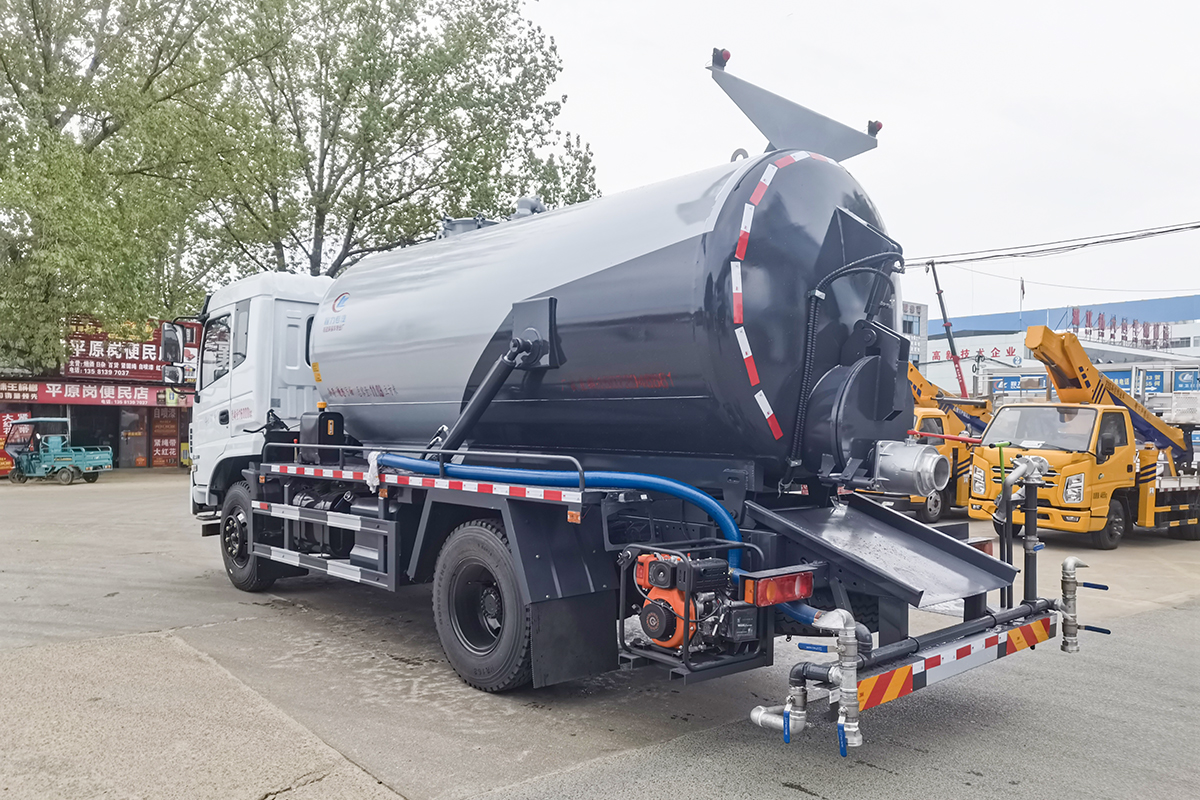 东风12方吸污车