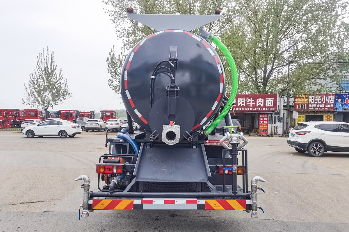 东风12方吸污车