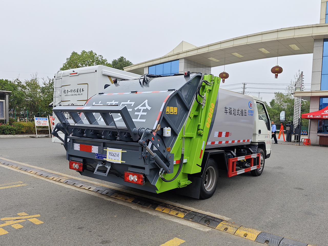 福田蓝牌5.8方压缩式垃圾车