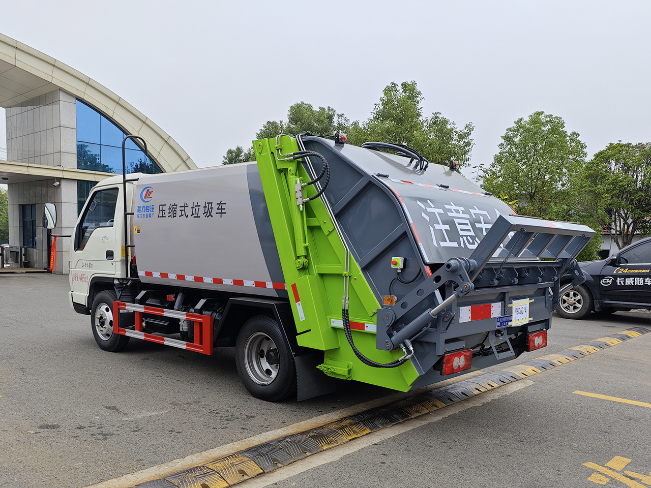 福田蓝牌5.8方压缩式垃圾车