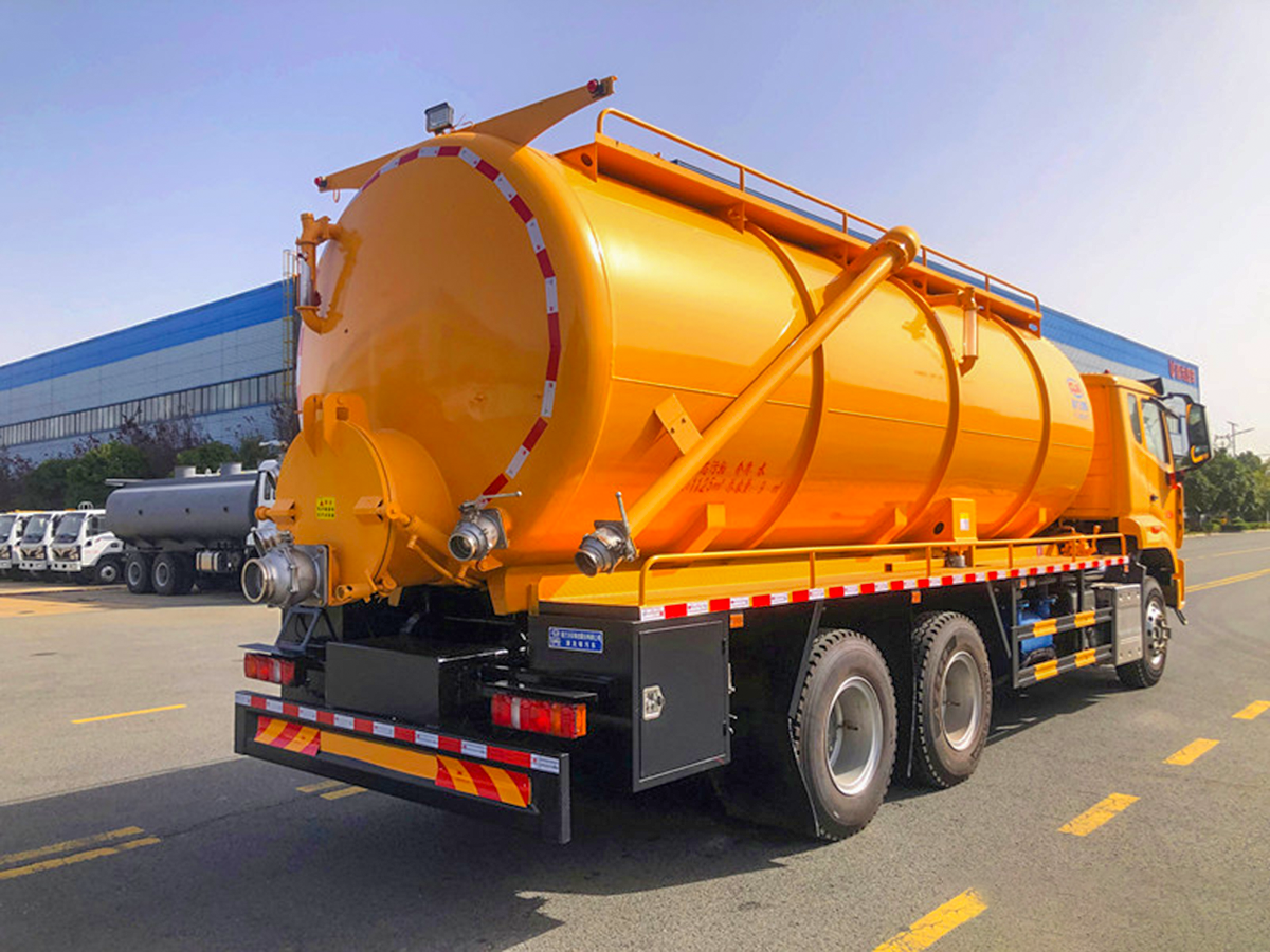 重汽豪沃24立方吸污车