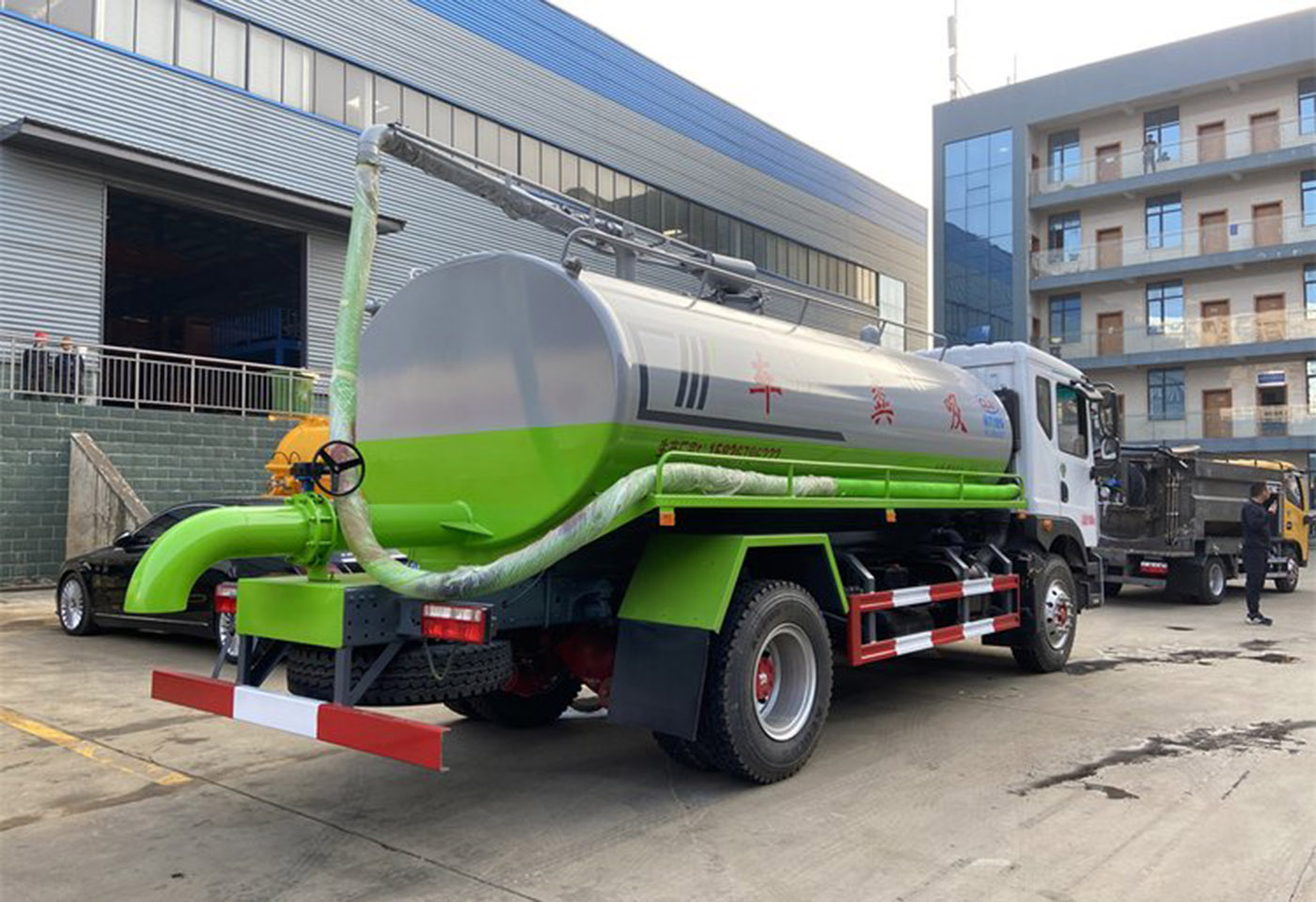 东风D9 12-14方吸粪车