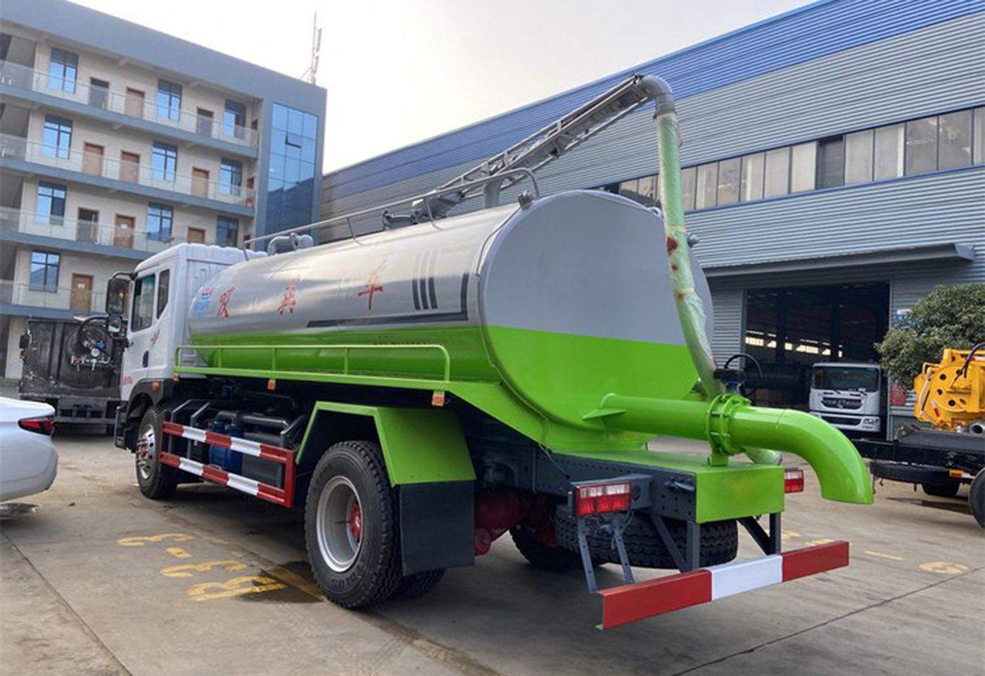 东风D9 12-14方吸粪车