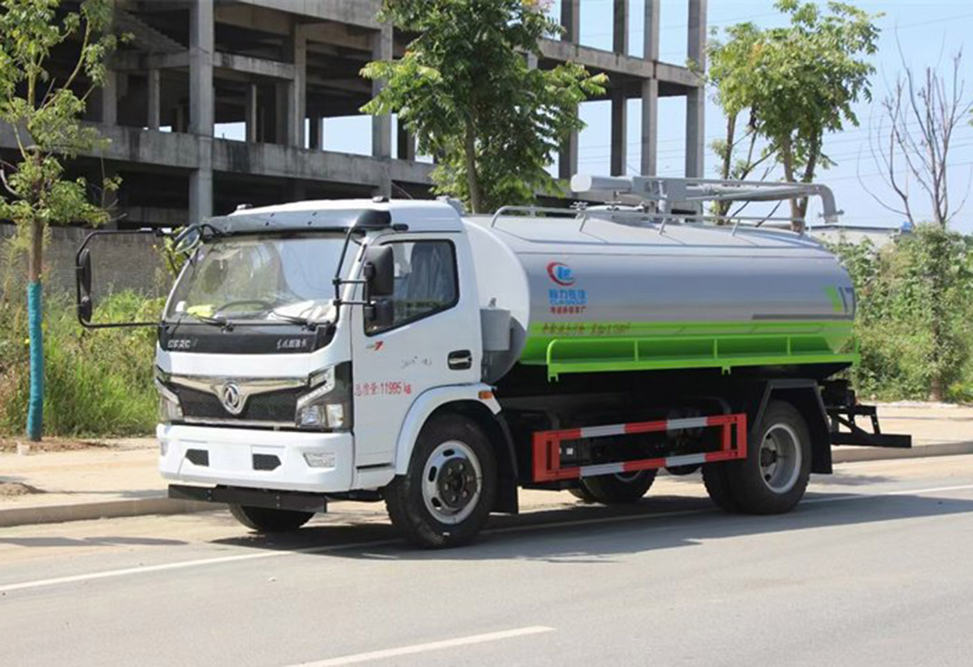 东风多利卡8.5方吸粪车