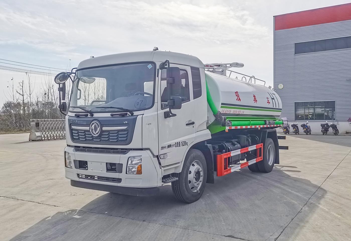 东风天锦13.5方吸粪车