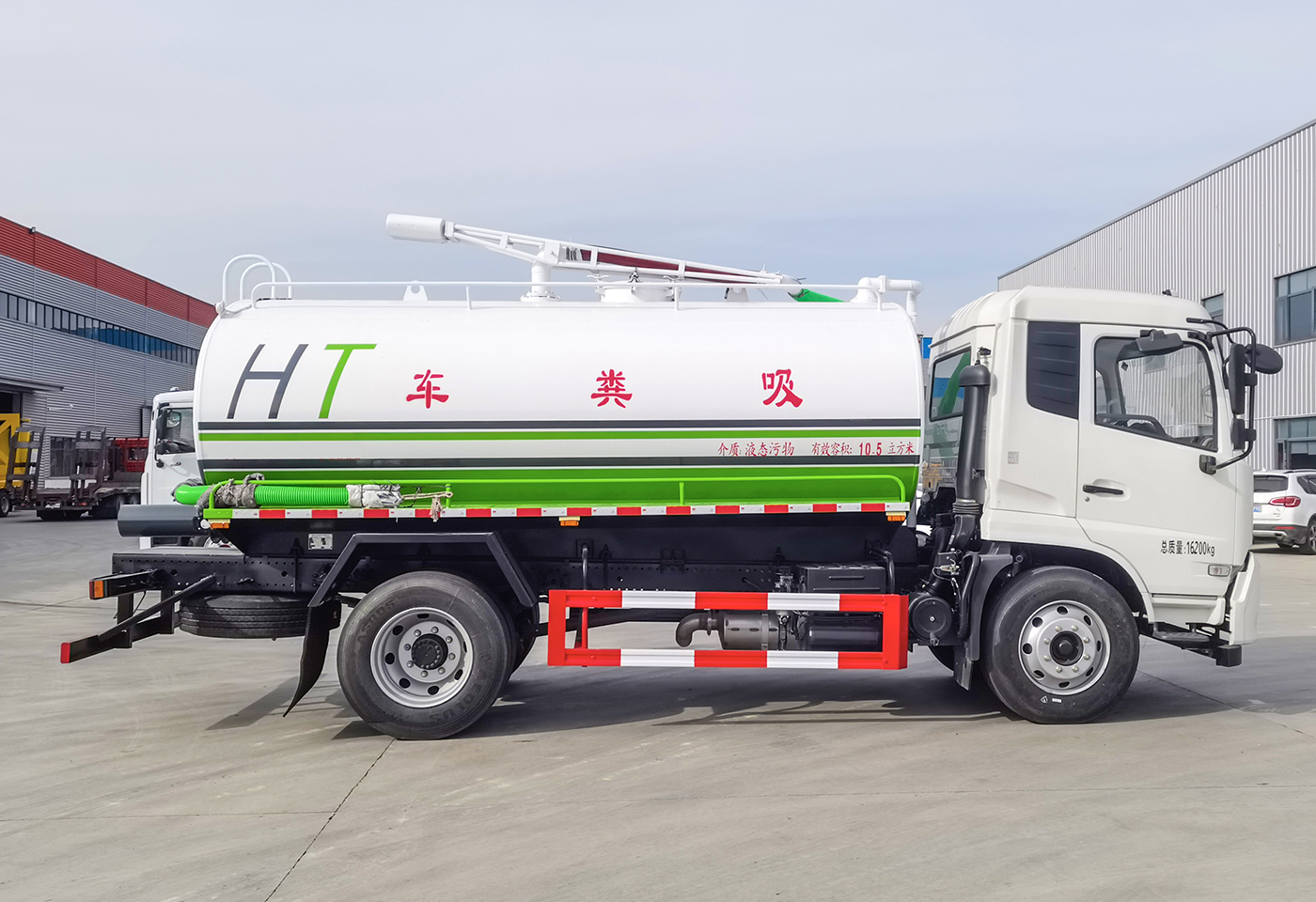 东风天锦13.5方吸粪车