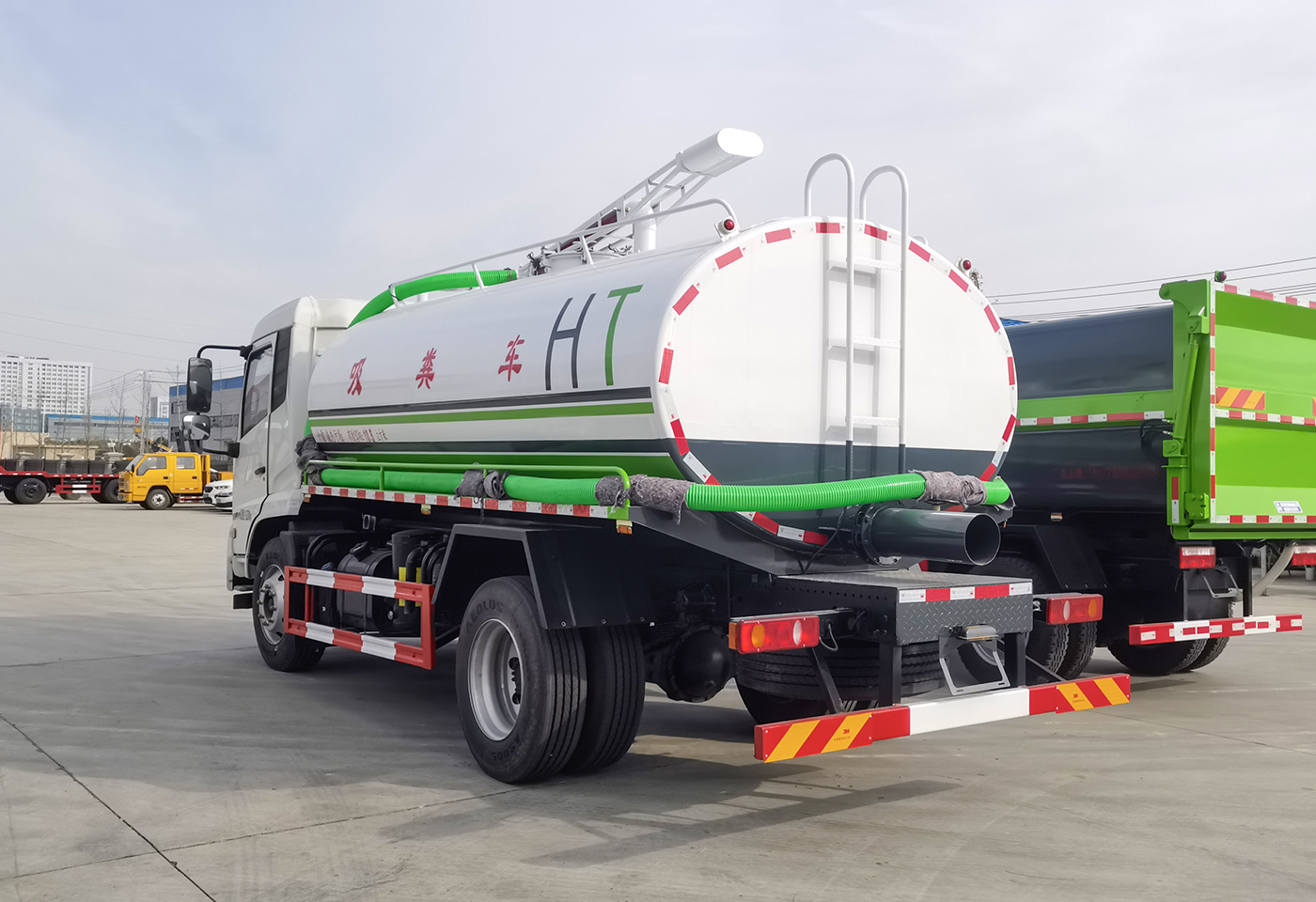 东风天锦13.5方吸粪车