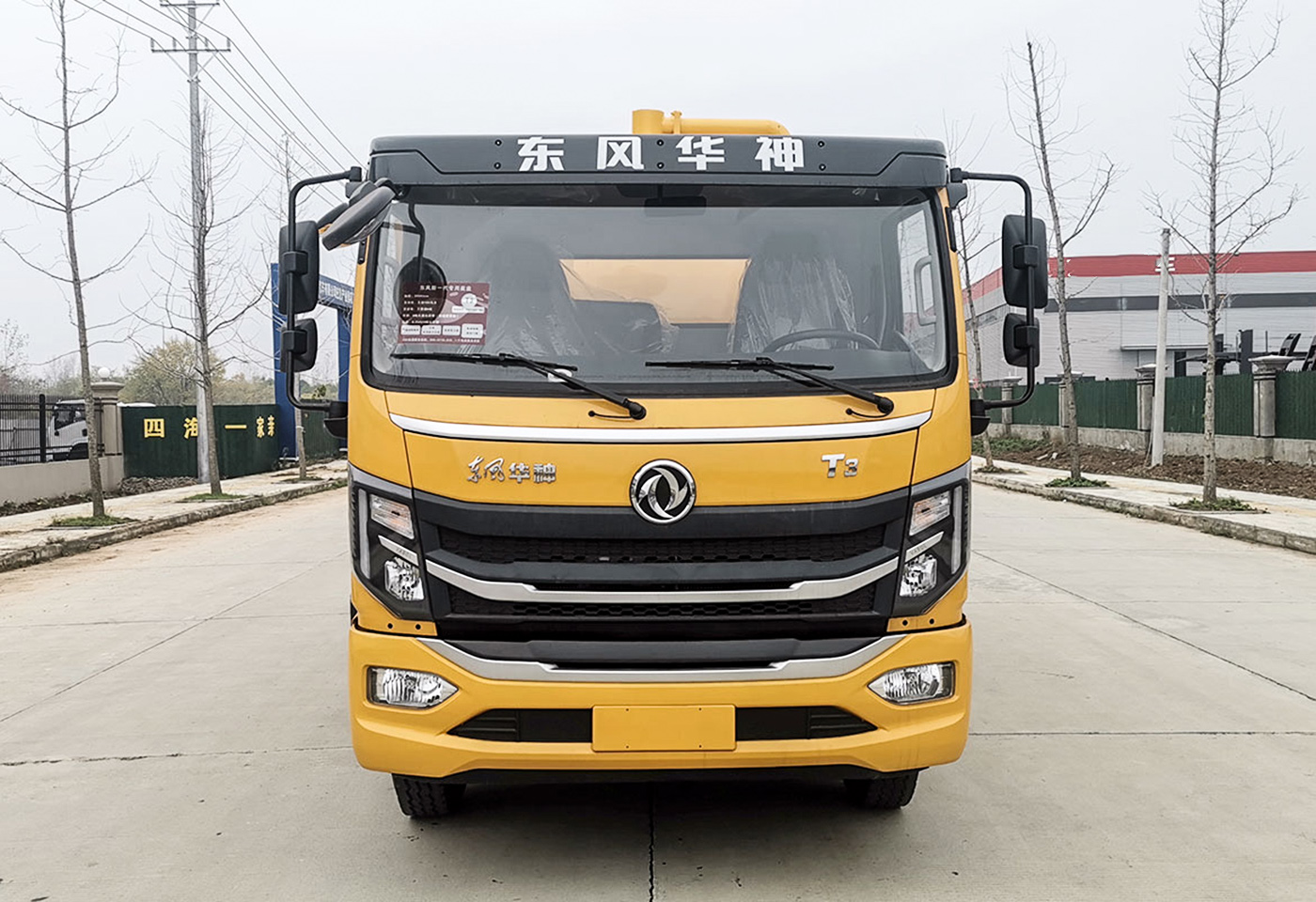 东风华神12方水箱边挂清洗吸污车