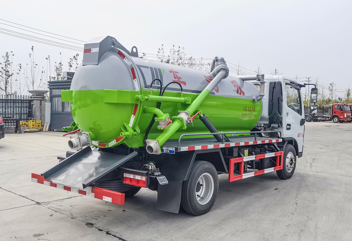 东风5方吸污车