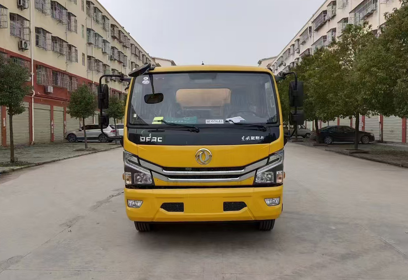 国六东风多利卡8方吸污车