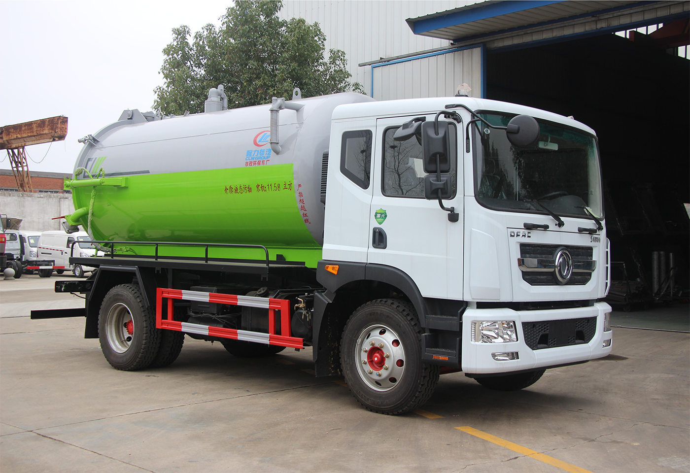 东风D9 12-15方吸污车
