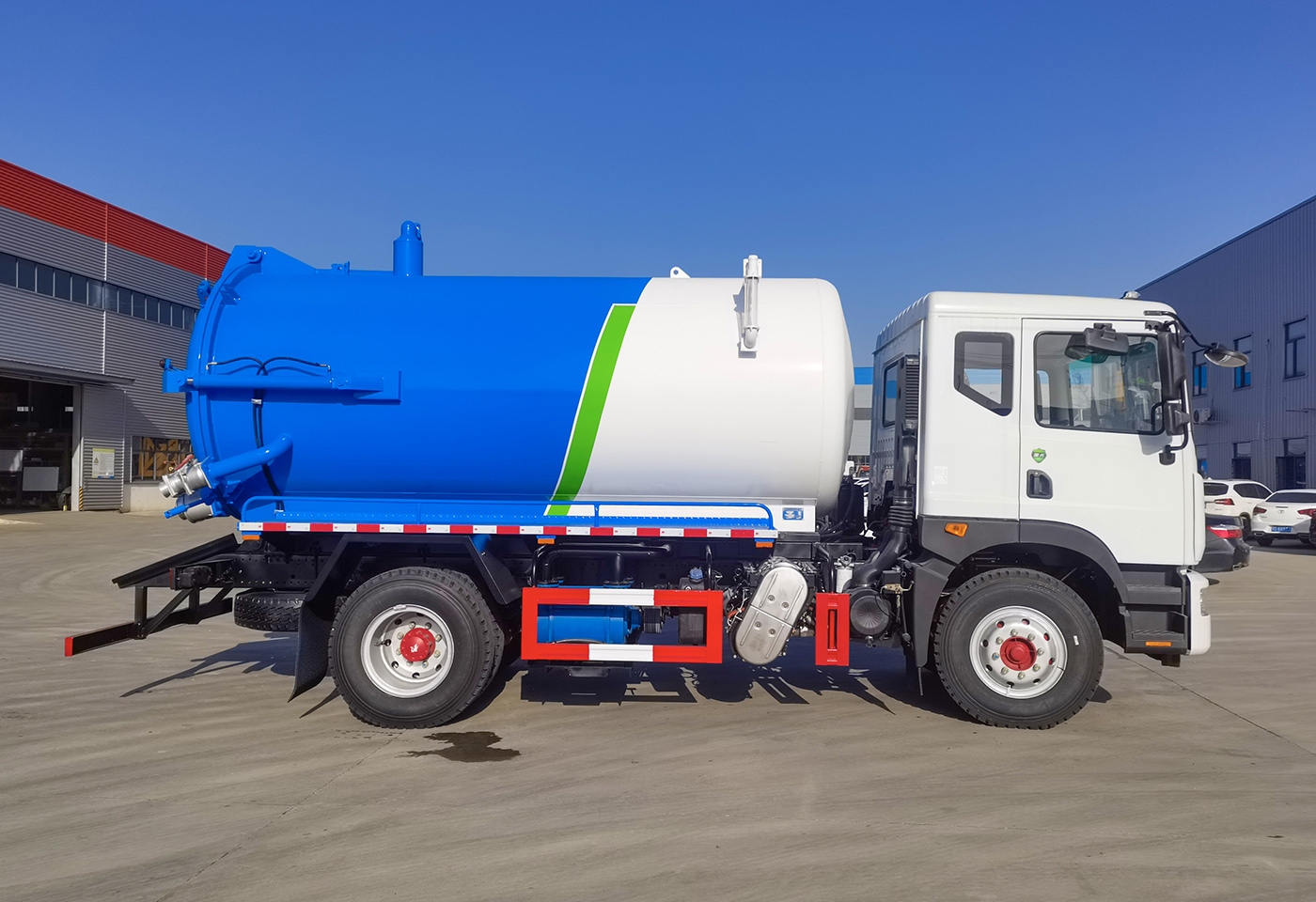 东风D9 12-15方吸污车