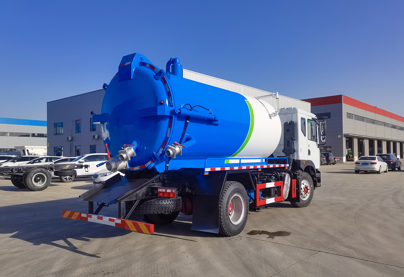 东风D9 12-15方吸污车