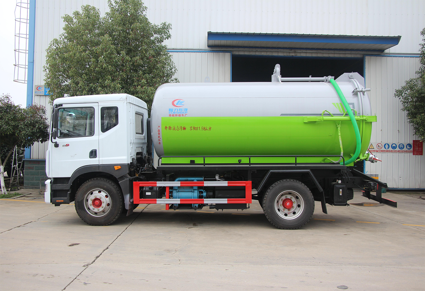 东风D9 12-15方吸污车