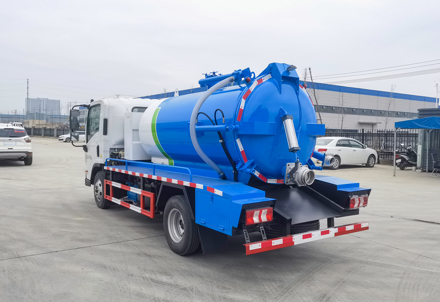 柳汽乘龙4.5方吸污车
