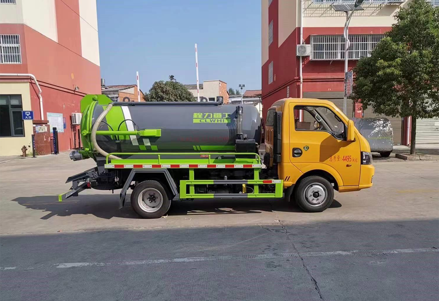 东风途逸2方蓝牌吸污车