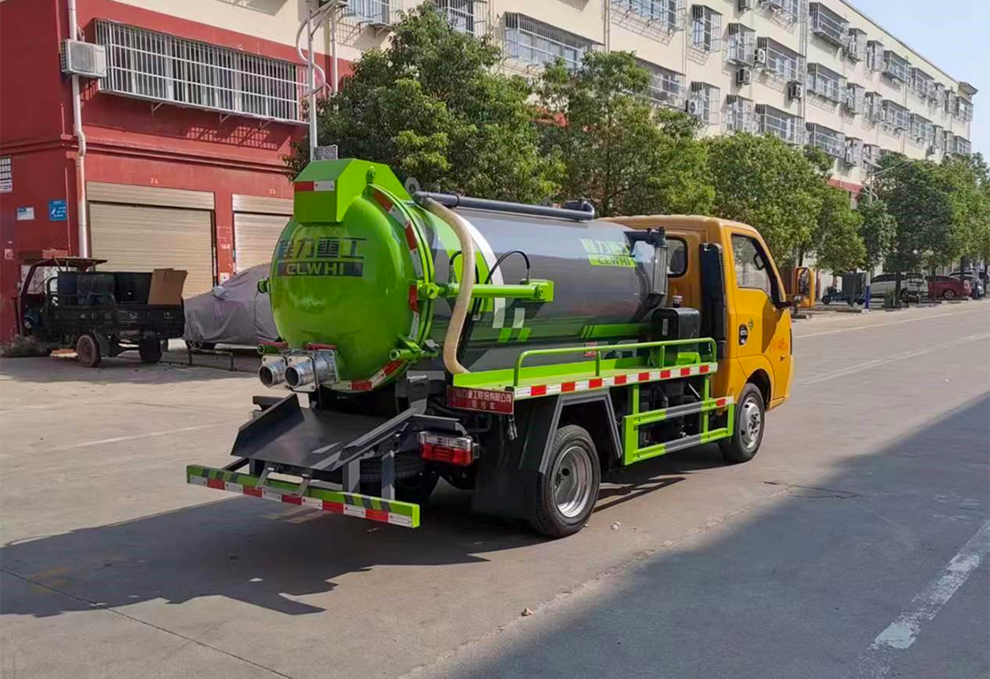 东风途逸2方蓝牌吸污车