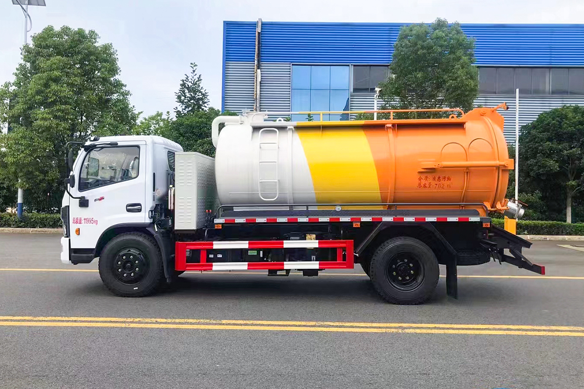 福瑞卡油电混动吸污车