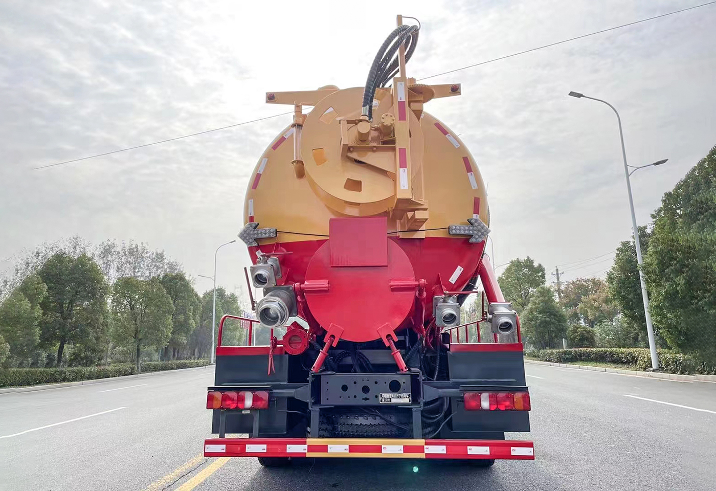 重汽豪沃NX后双桥24方清洗吸污车