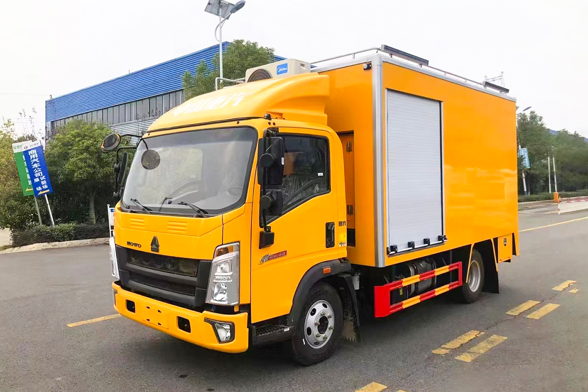 重汽蓝牌紫外光固化修复车