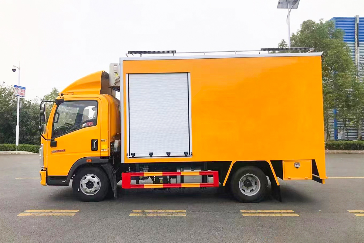 重汽蓝牌紫外光固化修复车