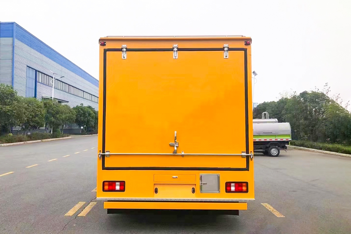 重汽蓝牌紫外光固化修复车