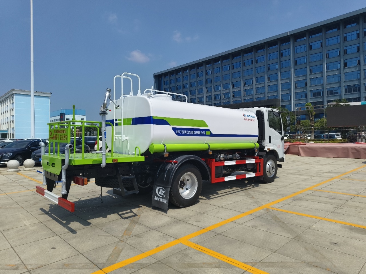 东风10方洒水车