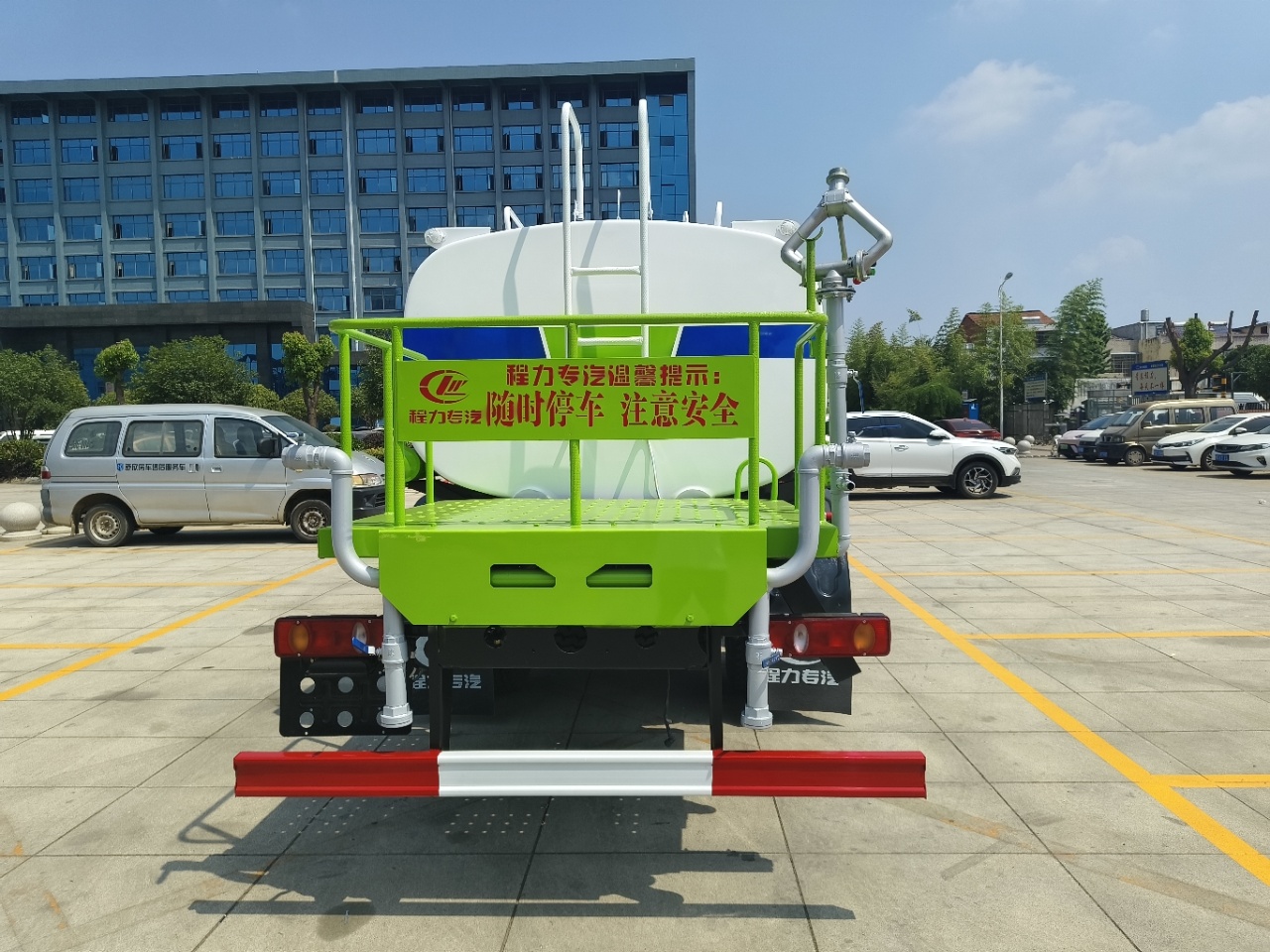 东风10方洒水车