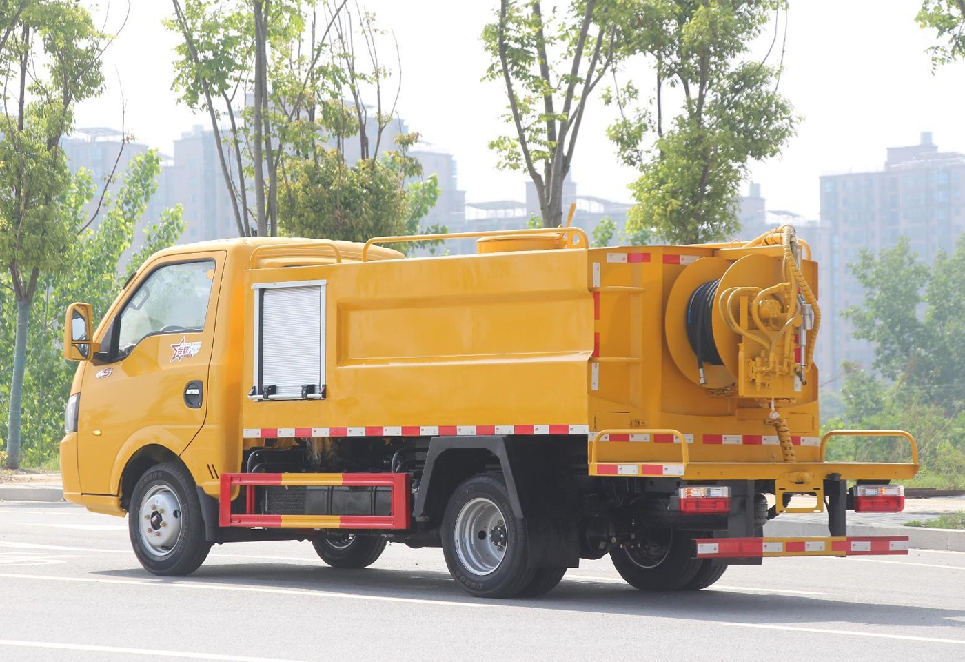 东风3方蓝牌高压清洗车