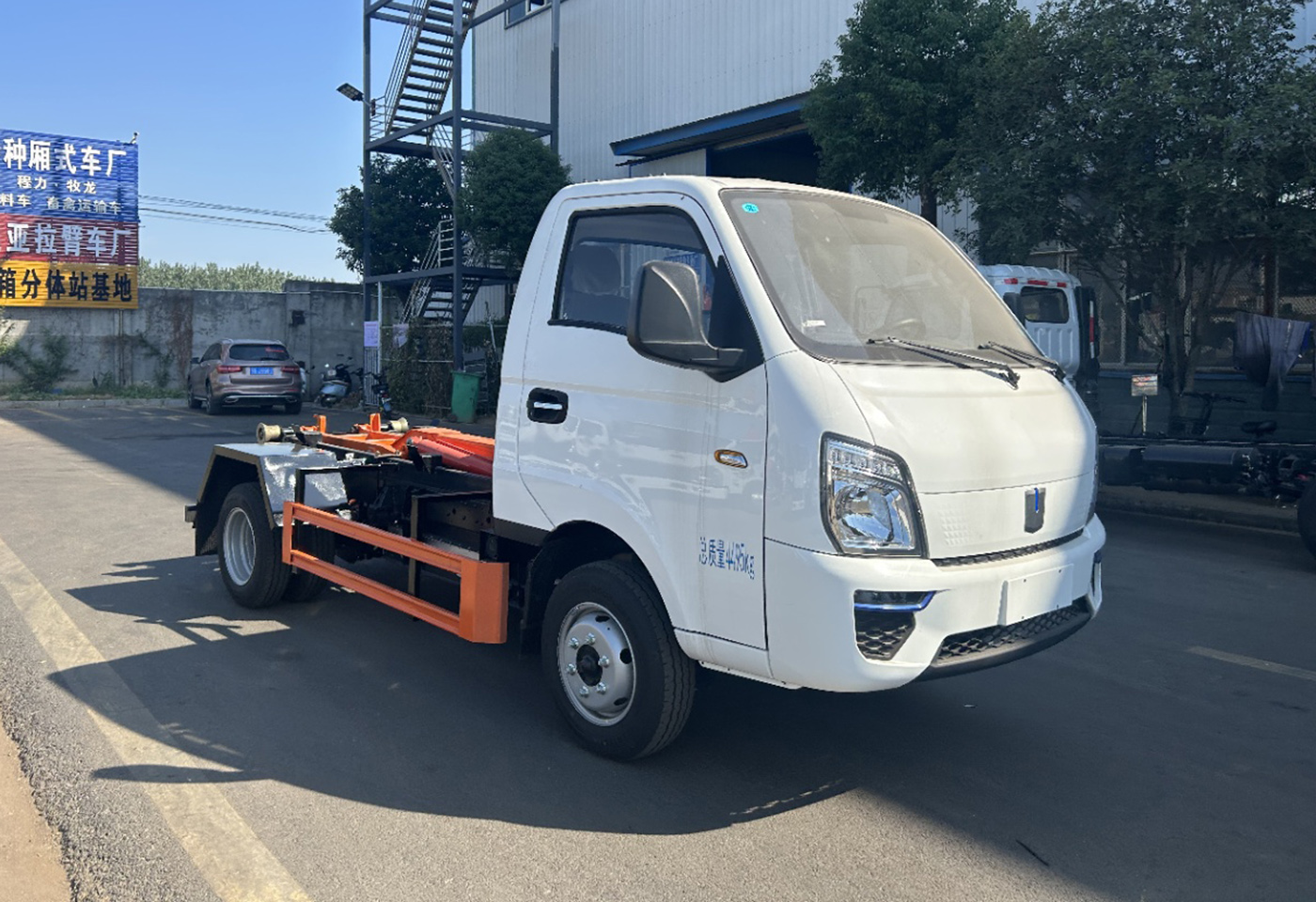 吉利V5E纯电勾臂垃圾车