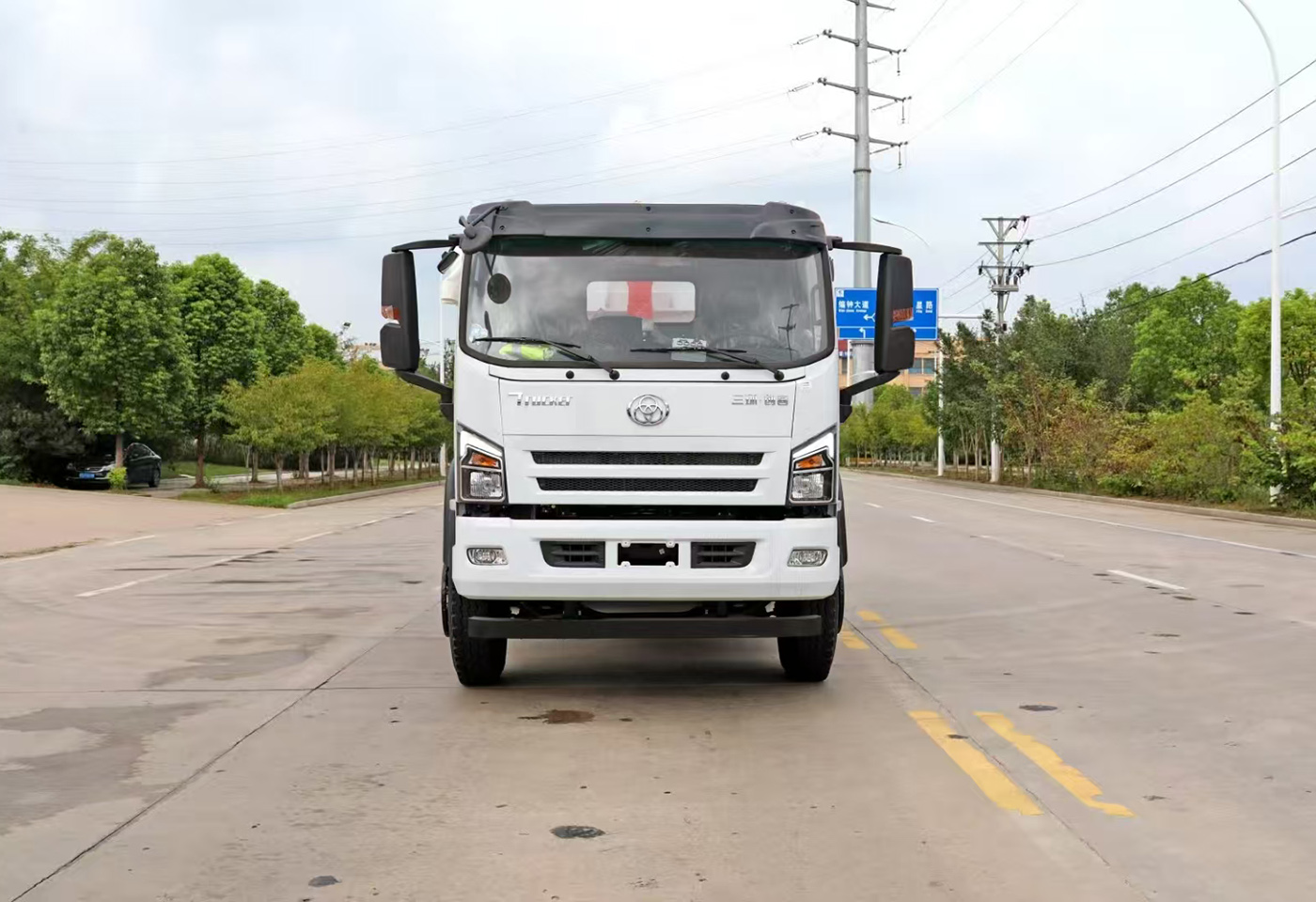 三环创客4000轴距勾臂垃圾车
