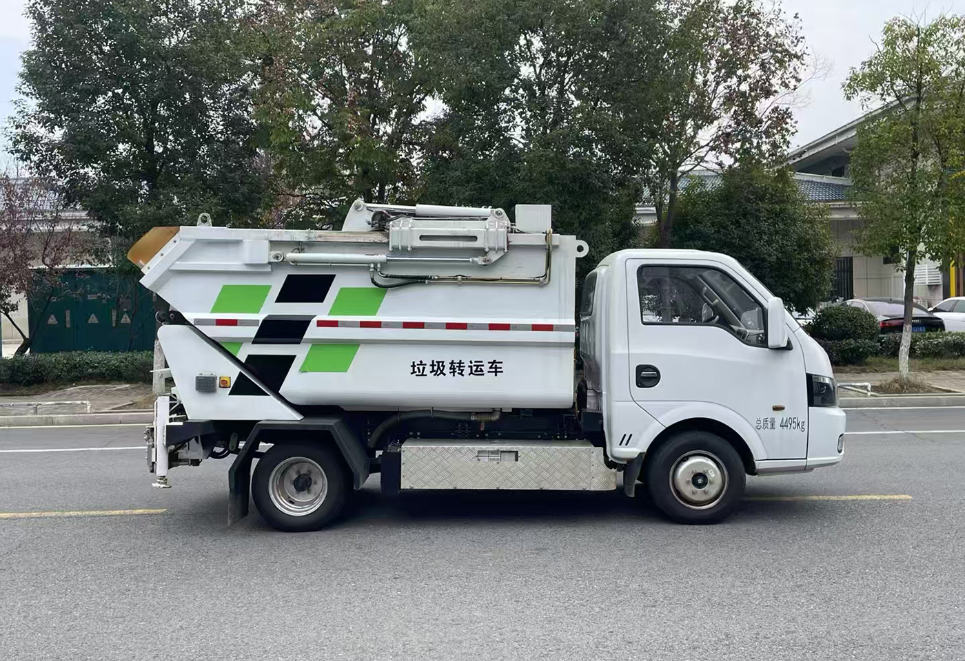 华神电动自装卸式垃圾车