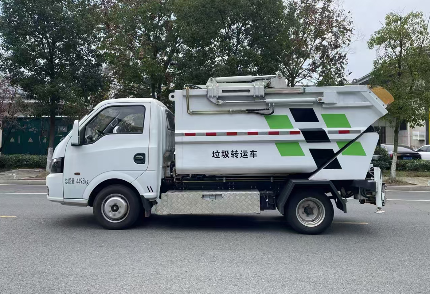 华神电动自装卸式垃圾车