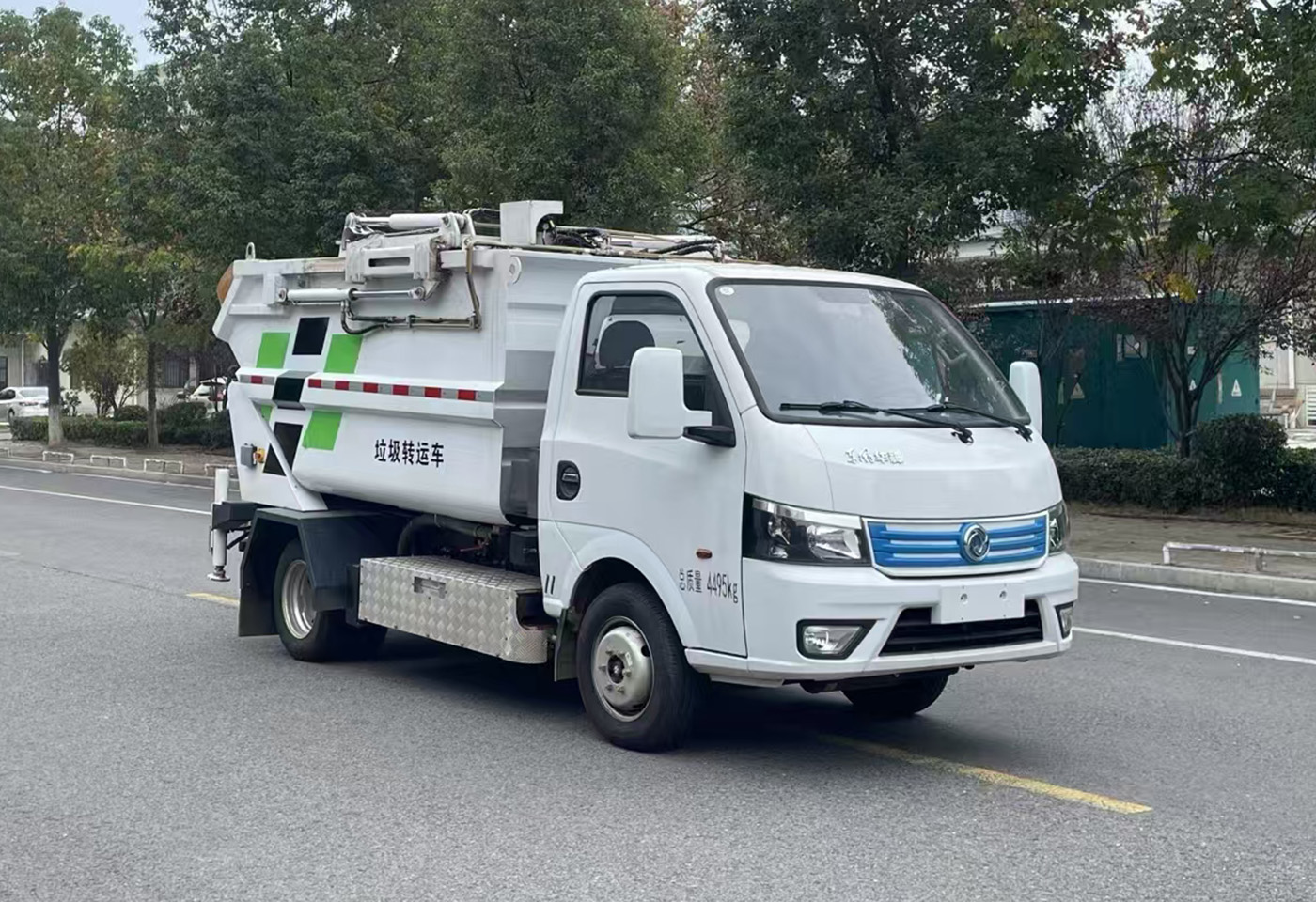 华神电动自装卸式垃圾车