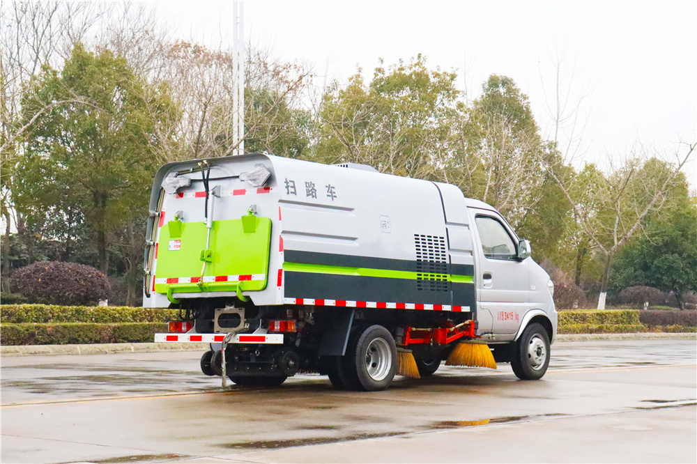 东风小型扫路车