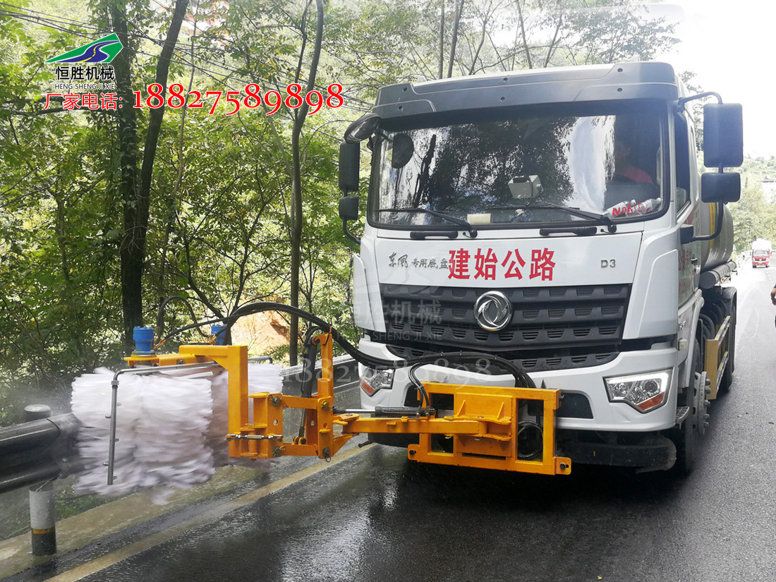东风洒水车加装多功能城市护栏清洗机