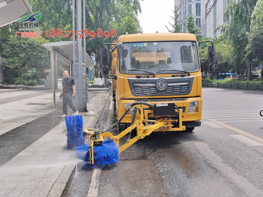 路沿石清洗车 马路牙护栏清洗机 高速护栏清洗车