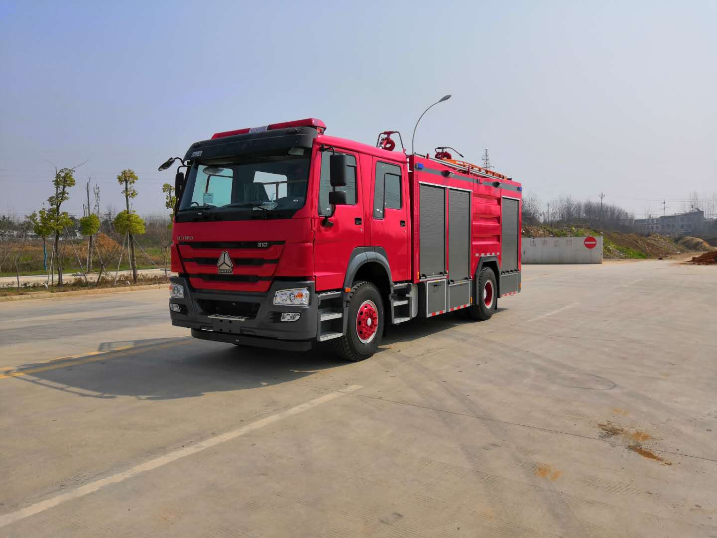 干粉泡沫消防車操作展示