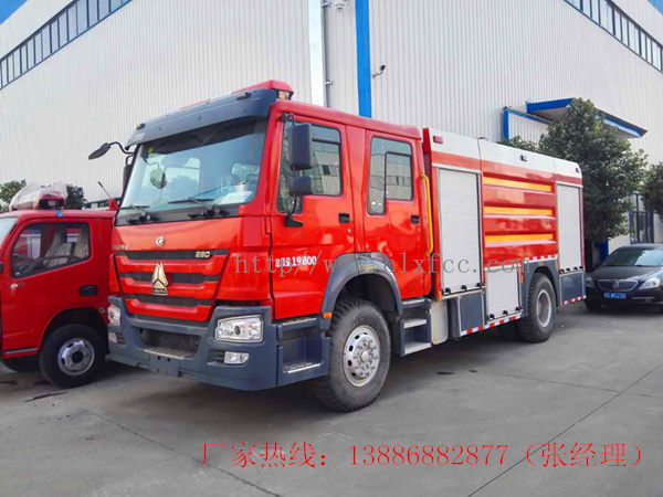 重汽8方干粉泡沫联用消防车