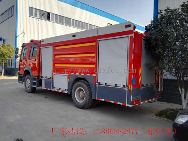 重汽8方干粉泡沫联用消防车