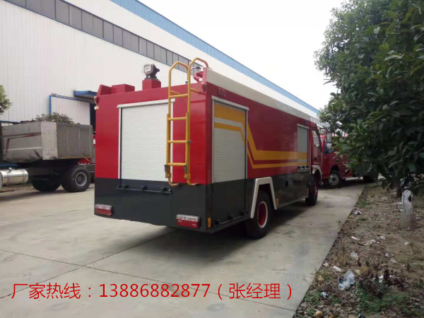 5吨单排多利卡水罐消防车