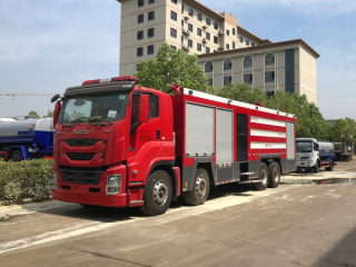 24吨五十铃前四后八水罐消防车